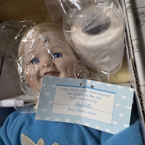 vintage ASHTON DRAKE 1992 GALLERIES PORCELAIN DOLL "CATCH ME IF YOU CAN!" NEW - Picture 6 of 7